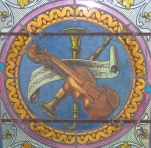 Partie gauche du vitrail de l'église de Ons-en-Bray dans l'Oise